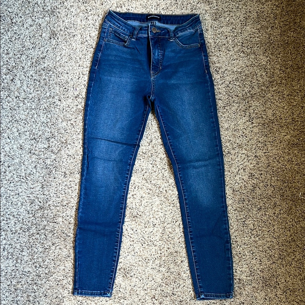 Classic Blue Skinny Jeans with Timeless Appeal